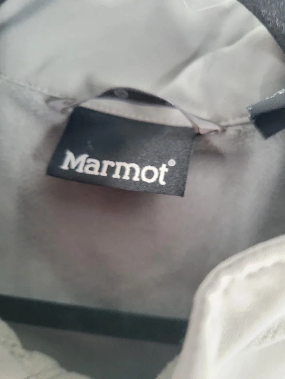 Marmot Men's Light Gray Softshell Vest with Zipper Pockets Size M